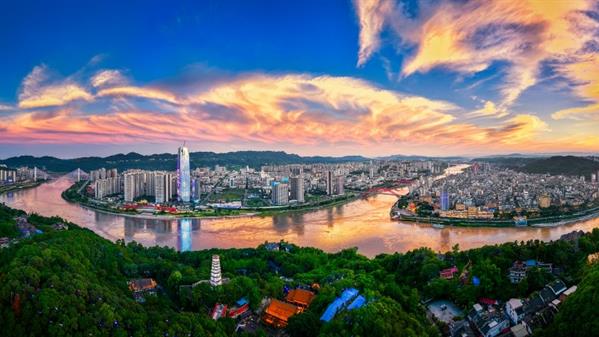 宜宾全景 曾朗 摄