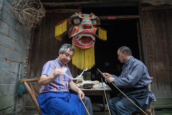 湘西纸扎工艺流程(组3-吴光顺湘西纸扎工艺流程(组4-吴光顺湘西纸扎