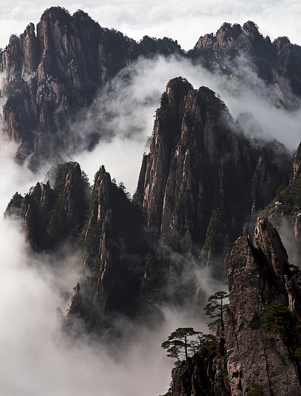 峰峦叠嶂-陶洪