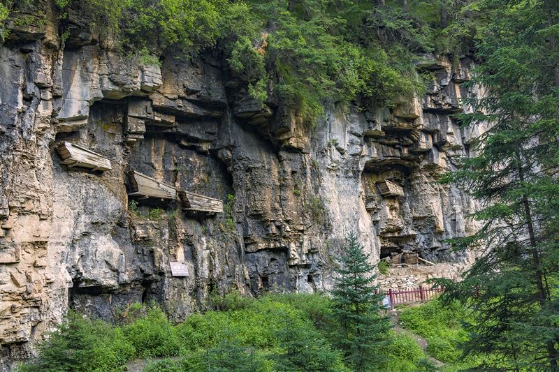 山西省忻州市石门悬棺