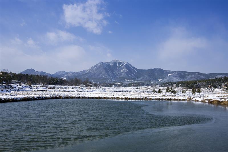 上一页 下一页 作品名称: 雪后大工山  作品描述: 雪后大工,晶莹剔透