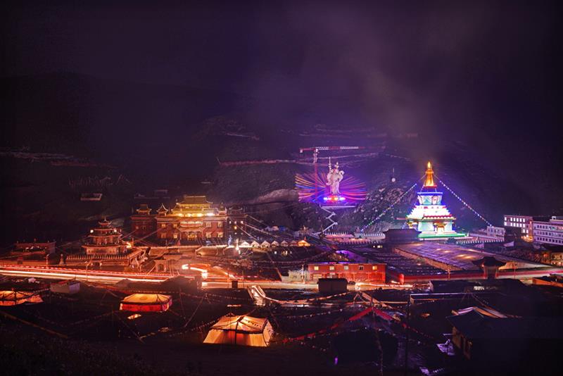 作品名称 扎拉寺之夜 作品描述 扎拉寺之夜 拍摄地点 甘孜扎拉寺