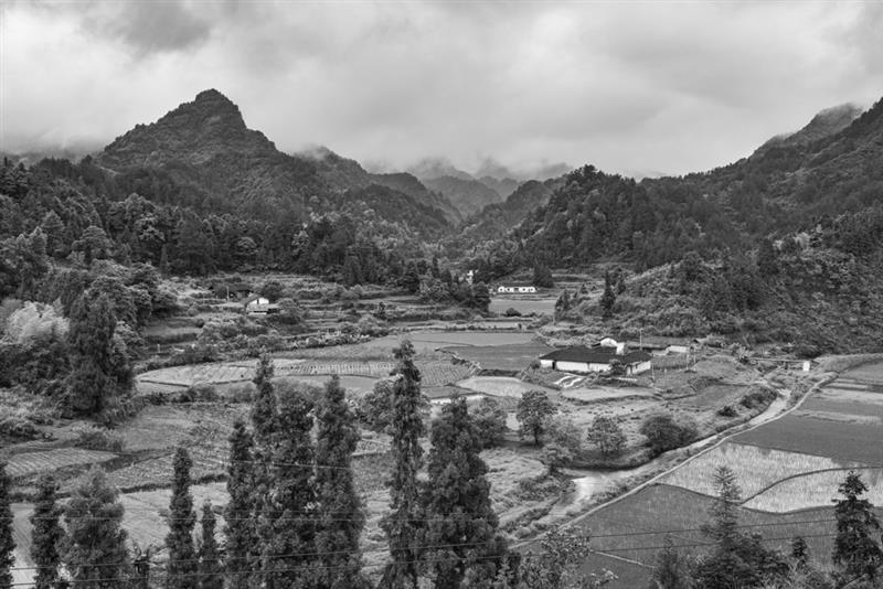 全乡地势狭长,呈南北走势,与湖南龙山毗邻 拍摄地点 漫水乡胡家坝村