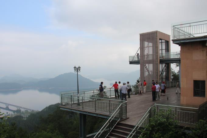 下一页 作品名称: 天屿观景台 作品描述: 天屿观景台是观赏千岛湖