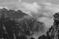 烟雨白石山