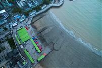 《海滨浴场》