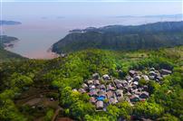 石峰山村