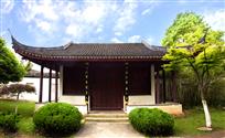 绿树红楼堪入画