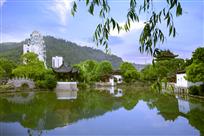 远山近水总宜人·