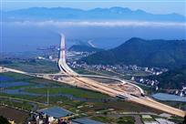 跨海大桥雄姿初现