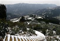 小山村雪景