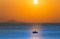 大海泛舟