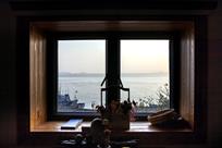 窗里[窗外