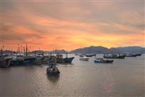 夕阳下的鱼港
