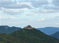 山尖上的寺院