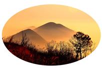 晨雾石峰山