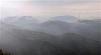 雾绕山岗