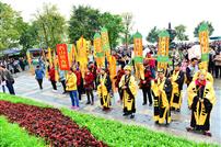 外地香客到鬼城
