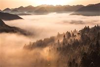 《云蒸雾绕雪玉山》