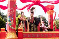 《阴天子出巡》