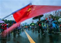 小雨纷纷脚不停