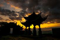 霞光中的悟惑寺