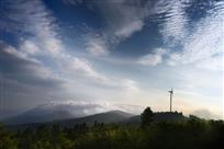 云漫山脊