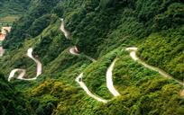 蜿蜒曲折的乡村公路