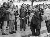 庙会中吸引中外宾客的猪八戒