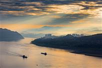 朝霞映日千舟行