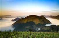 日照金山银满地
