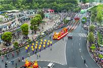 《花车巡游》