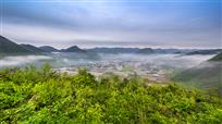 《山间田坝好风光》