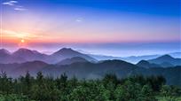 《五彩山峦》