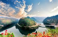 绿水绕青山.美丽缀江池