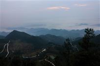 《雾幔山川》