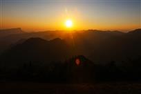 《夕耀山林》