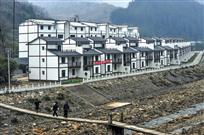 高山移民迁新居