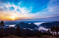 日出彩云间