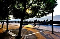 滨江夕影