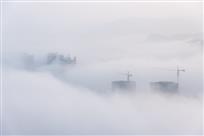 晨雾中的龙河东