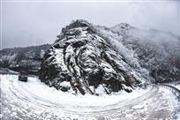 翻越雪玉山