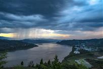 东边太阳西边雨