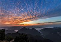 万千金珠缀云海