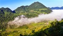 山腰流云