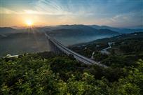 长龙卧波_