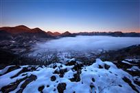 《雾漫金山》