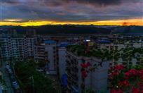 夜幕前的一抹霞光