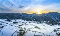 《晨曦下的太平雪景》