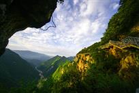 《绝壁览胜》
